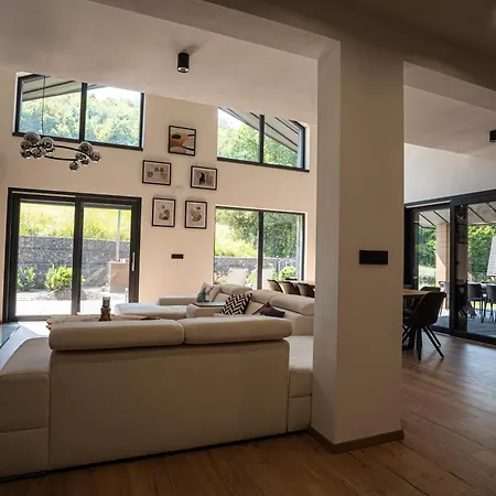 シャレー Pri Rybniku Strohm *