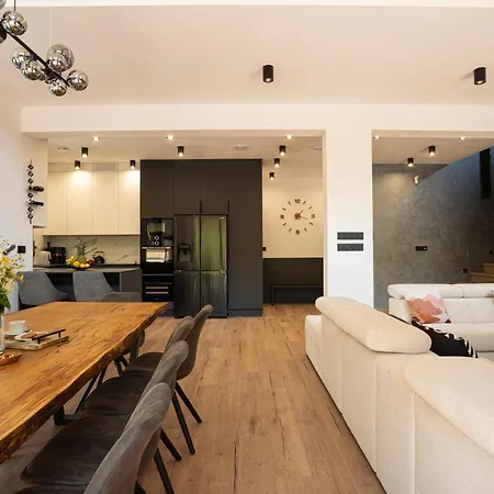 シャレー Pri Rybniku Strohm *